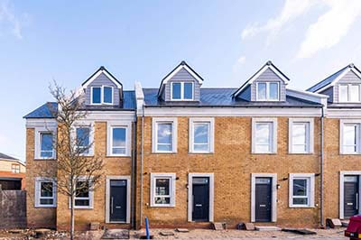 2 Bedroom House for Sale in Brixton