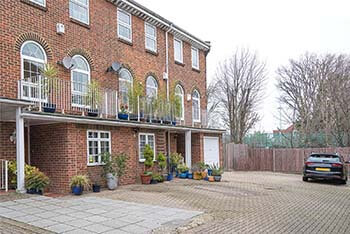 3 Bedroom Town House for Sale in Paddington, Central London