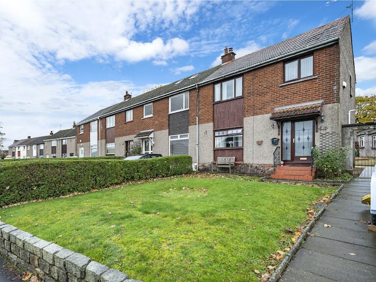 3 Bedroom House for Sale in Oak Drive, Lenzie