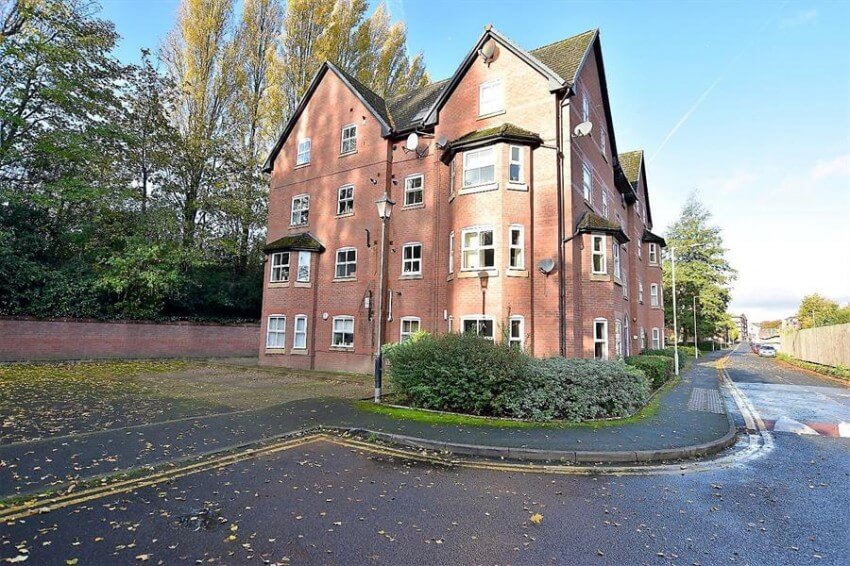 2 Bedroom House for Sale in Didsbury