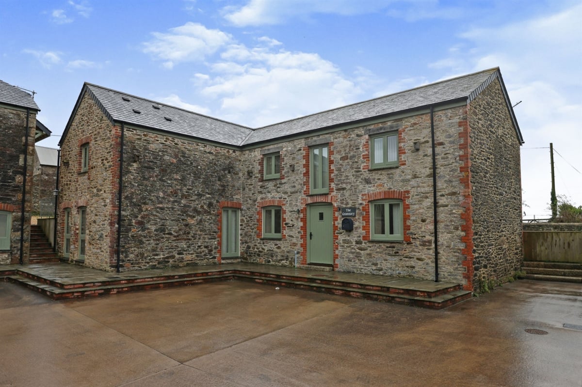 4 Bedroom House for Sale in Butlas Court, Plympton